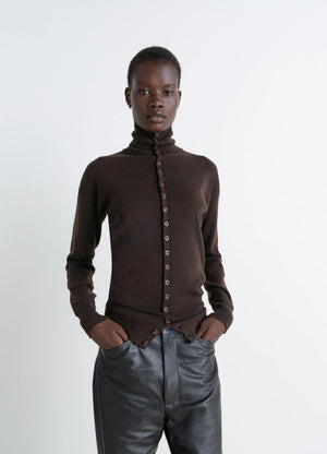 BUTTONED FITTED CARDIGAN