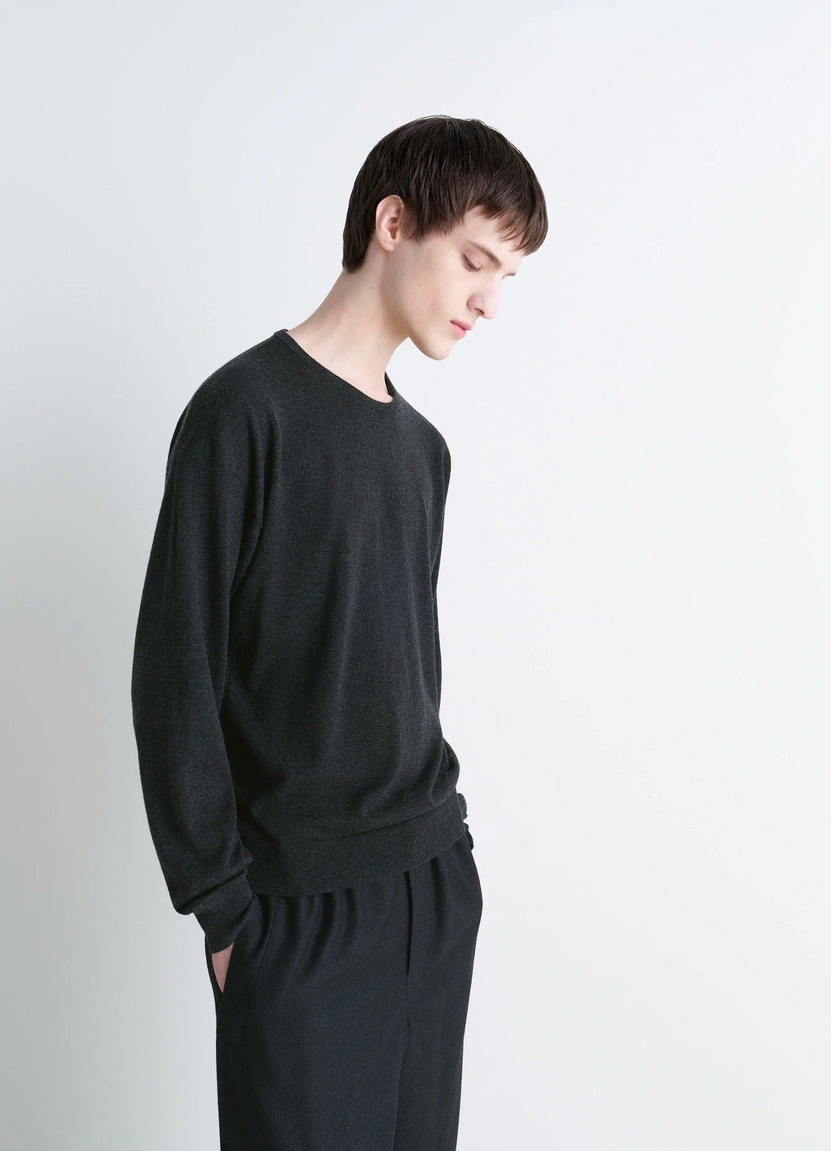 CREW NECK SWEATER